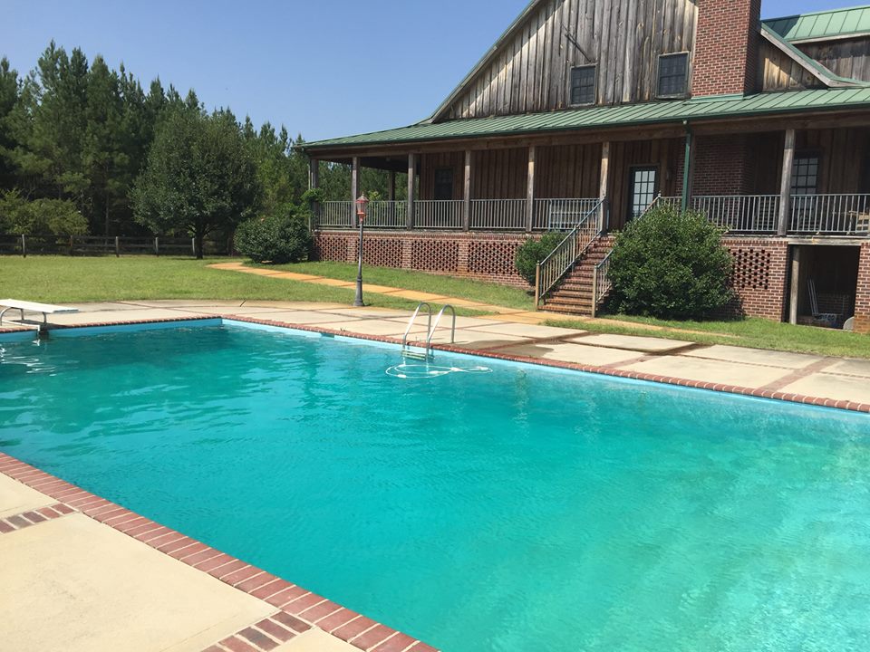 lodge-swimming-pool2